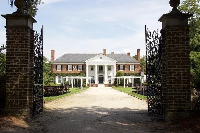 plantation home in Charleston, USA 