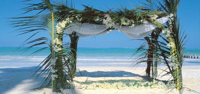 Breezes Beach Club wedding on beach setup