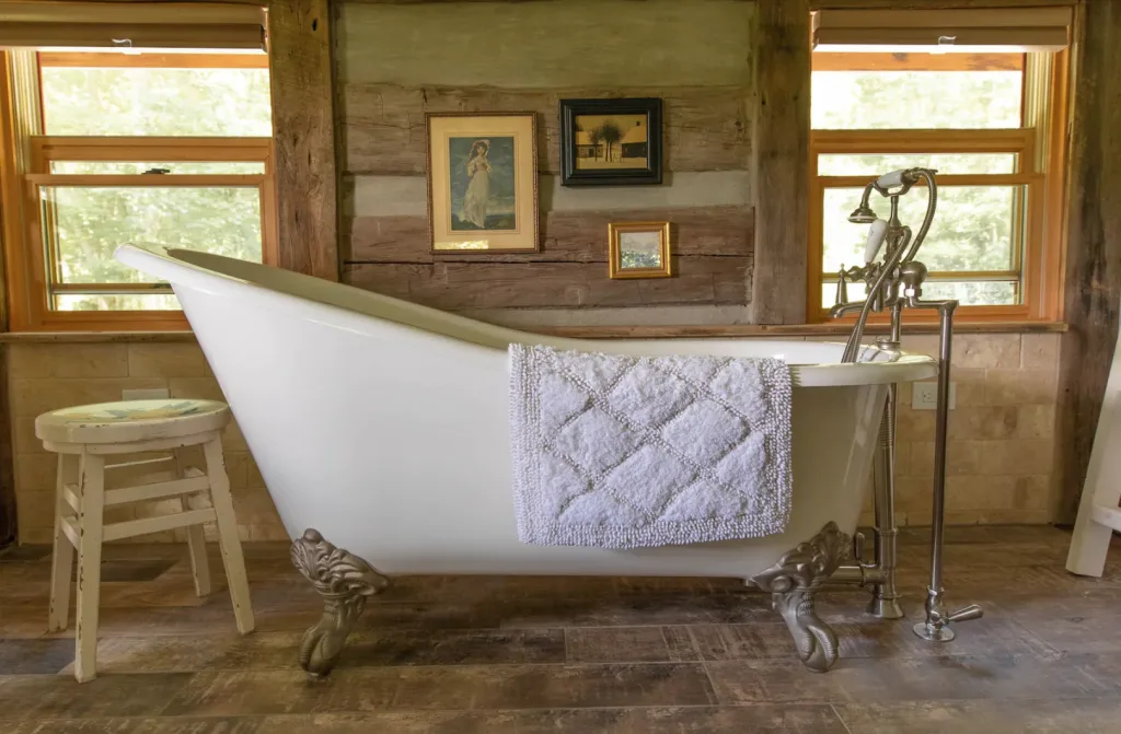 Romantic Chestnut Cabin in Boone, North Carolina soaking tub 