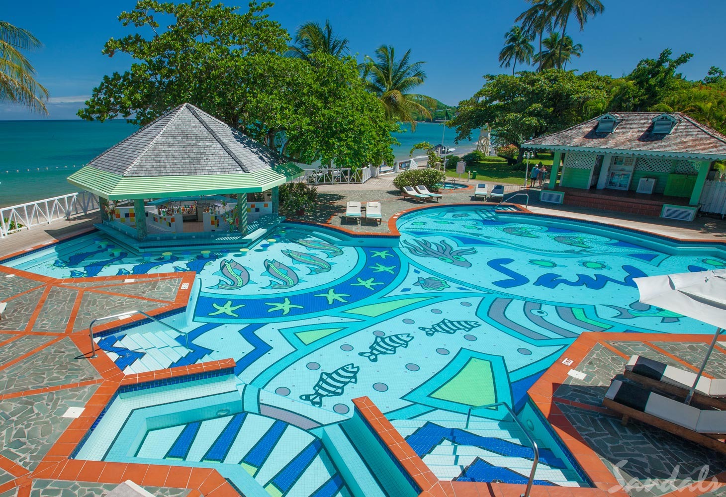 Sandals Halcyon Beach pool